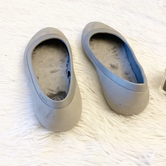 CROCS | Grey Ballet Flats loafers faux fur footbed women’s 6 - Picture 4 of 9